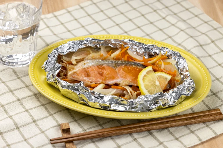 秋鮭とレモンソースのホイル焼き