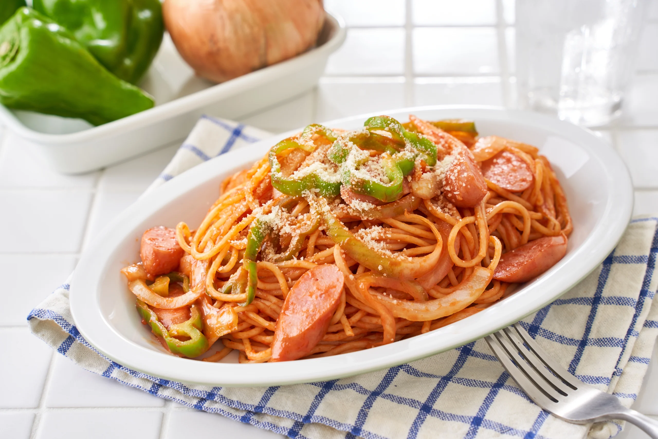 日本発祥のナポリタンは、具材の甘みとトマトケチャップのほのかな酸味が抜群のおいしさです。