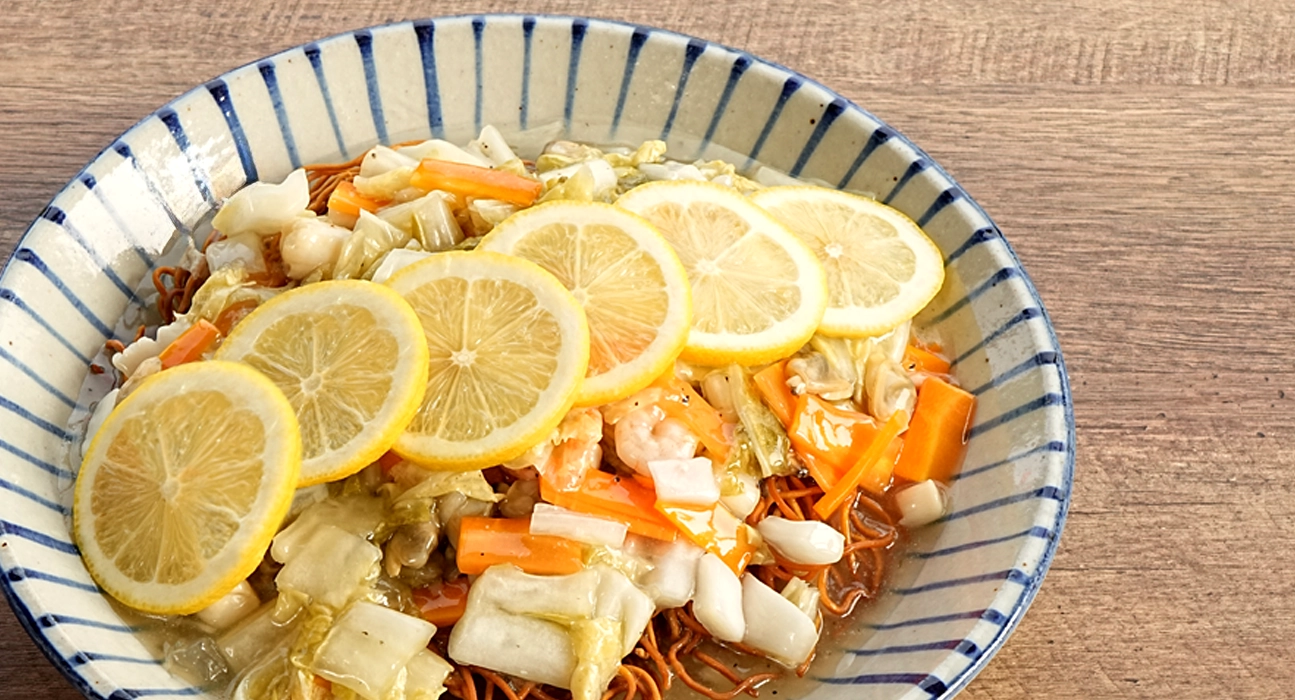ラーメンスープで塩レモンあんかけかた焼きそば